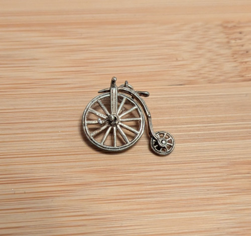Vintage silver moveable - , wheel