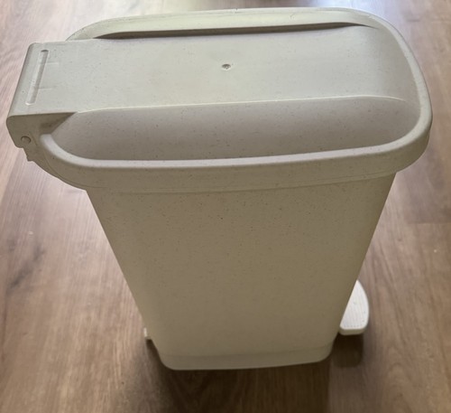Gallon hands free step on - hands-free,