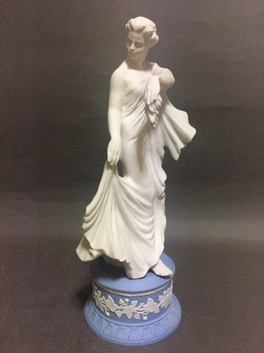 Wedgwood white jasper doll - white,