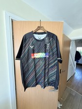 Harlequins Castore LGBTQ+