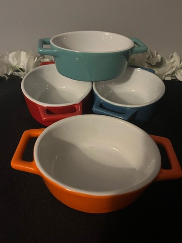 Set colourful serving - of,