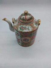 Large chinese porcelain Famille Rose teapot 