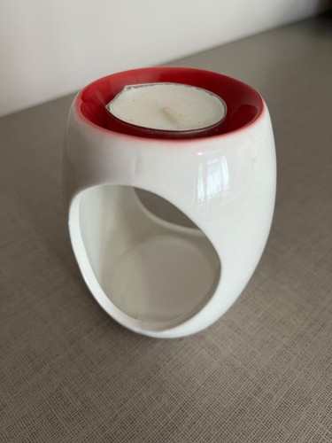 White red ceramic wax - red,
