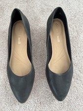 Clark’s Black Leather Court
