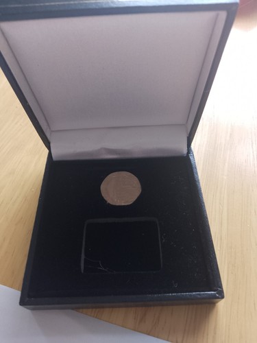 Undated 20p coin genuine - 20p,