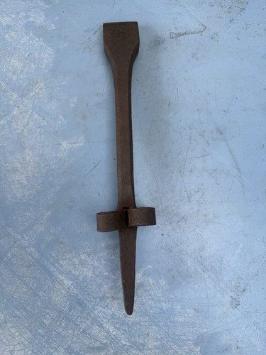Vintage blacksmiths anvil - blacksmiths,