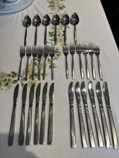 VINTAGE 30 PIECE CUTLERY SET ONEIDA MADE IN ENGLAND FLORAL DESIGN
