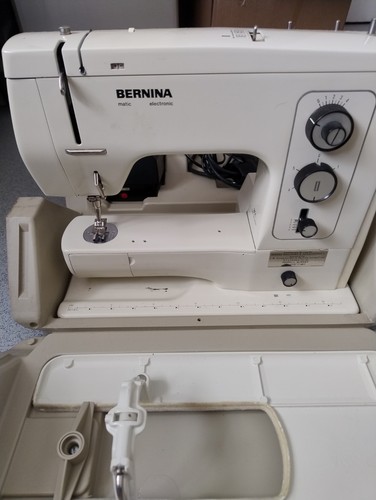 Bernina sewing machine - machine, with