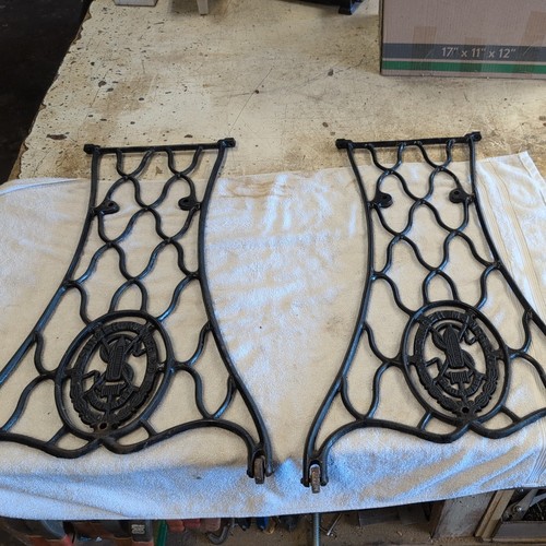 Antique cast iron singer - cast,