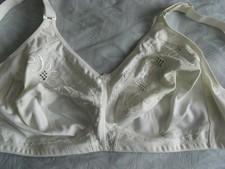 M&S cream 38D embroidered cotton-rich total support non-wired bra. NEW