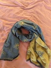 Beautiful Soft Double Sided Bee Design Scarf - Unused
