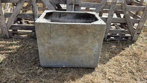 Rivetted galvanised water tank - rivetted,