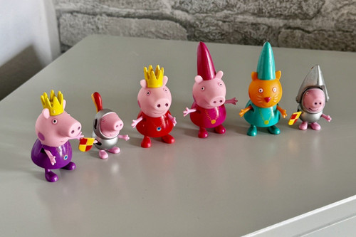 Peppa pig royal family castle
