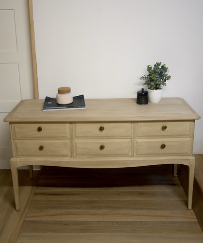 Newly refinished stag minstrel - newly,