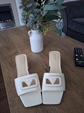 Women's Shoes New Guess Size 7