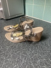 TU Metallic Wedge Sandals Size