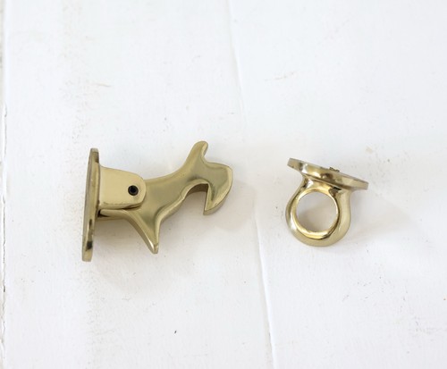 Vintage brass catch - brass,