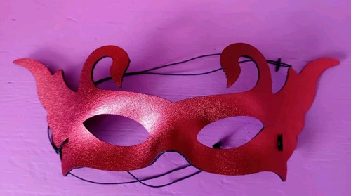 Red devil shaped eye - red,