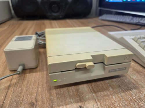 Commodore 1541 disc drive - commodore,