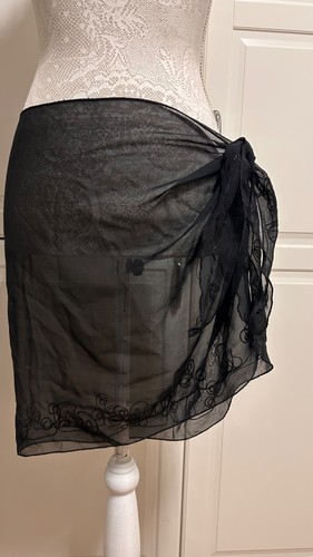 Small short black sarong with