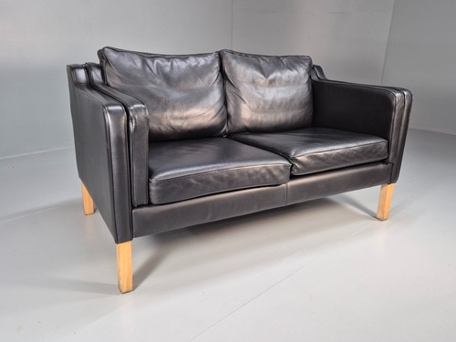 Vintage seater sofa black - 2,