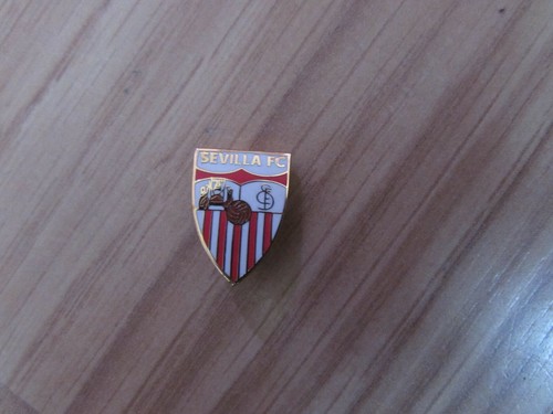 Collectable football pin - collectable,