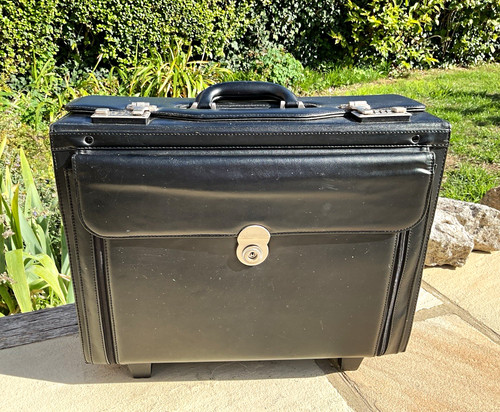 Black leather hard pilot case - black,