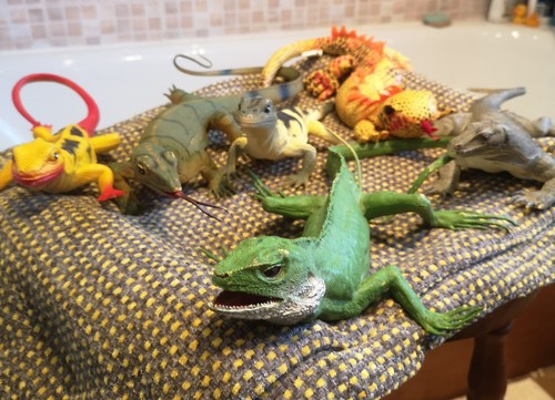 Various lizards hard rubber - lizards, 3x