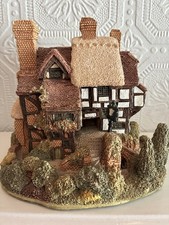 Lilliput Lane the Three Feathers Pub Collectible