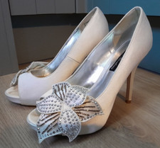 Black Gardenia, Size 5 Ivory, High Shoes - Corsage trim