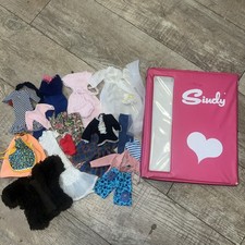 1974 Pedigree Sindy Doll Pink Carry Case (S538) And clothes selection. 