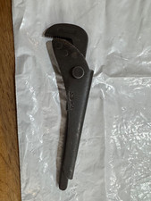 Footprint 9 inch  Pipe Wrench