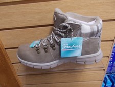 SKECHERS WOMEN'S SYNERGY PLAID