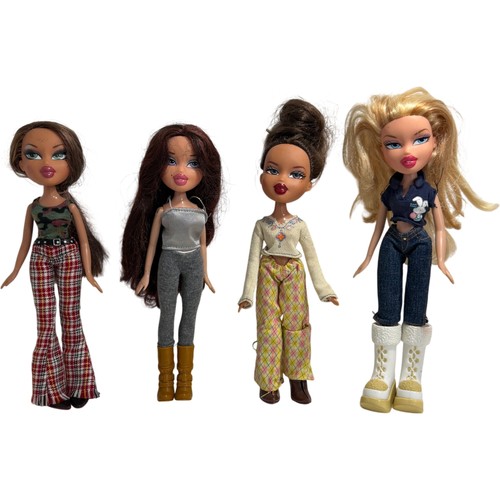 Bratz dolls bundle outfits - outfits, mga