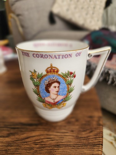 Gladstone pottery queen - pottery,