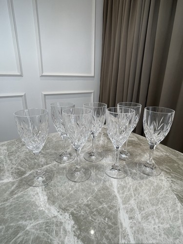 Set cut crystal wine - of,