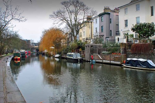 Narrow boats along the grand - along,
