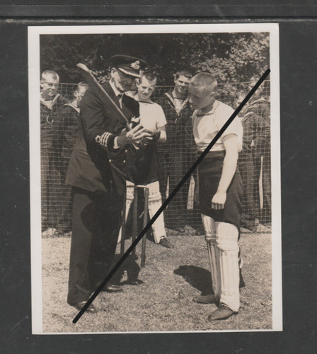 Photograph cdr fry - photograph,
