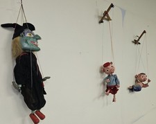 PELHAM PUPPETS WITCH, PINKY &