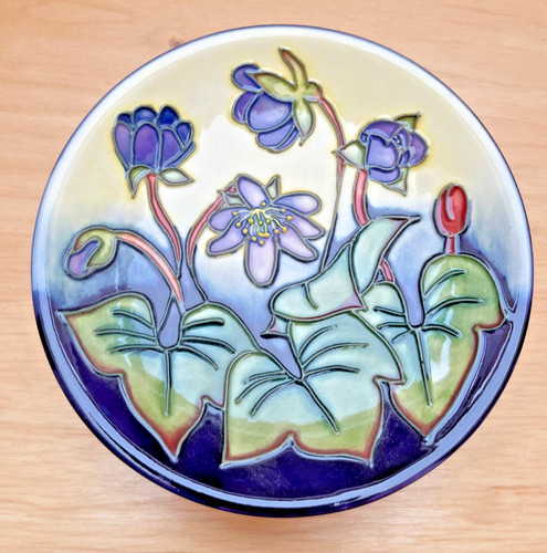 Moorcroft hepatica pin - pin, dish