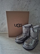 UGG Classic II Gel Hearts