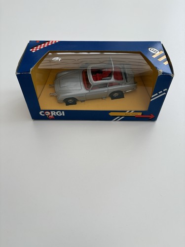 Corgi james bond aston martin - bond,