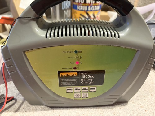 Halfords battery charger - halfords,,