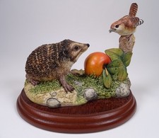 Border Fine Arts B0206 Hedgehog and Wren D. Walton 1997 Hand Made In Scotland