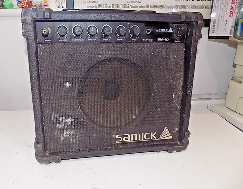 Samick guitar amplifier - samick,