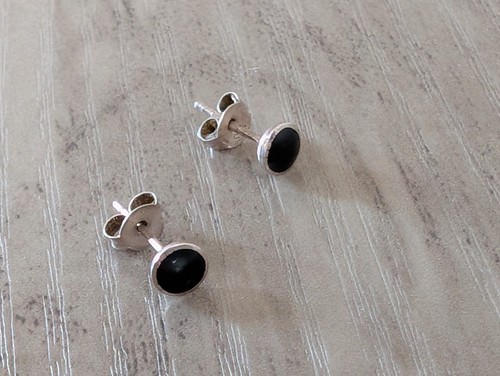 Whitby jet 4mm - whitby,