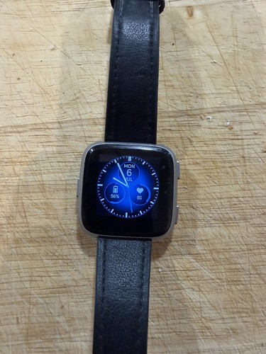 Fitbit versa smartwatch - fitbit,