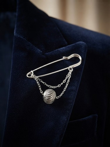 Silver color safety pin - color,