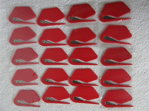 100 red safety box cutters - x,