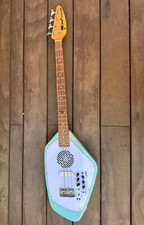 VOX APACHE-2B Phantom Bass Vintage White Built-in Speaker Battery Drive